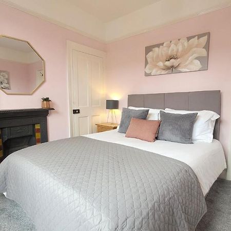 Hartoft St - 2 Bed Near River York Dış mekan fotoğraf