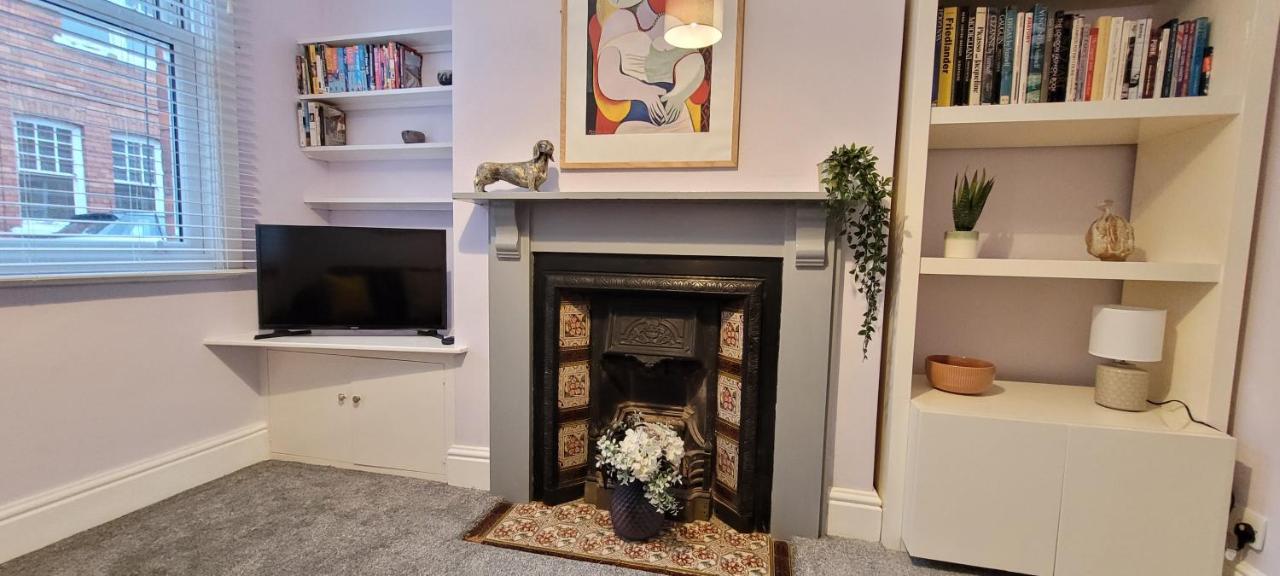 Hartoft St - 2 Bed Near River York Dış mekan fotoğraf