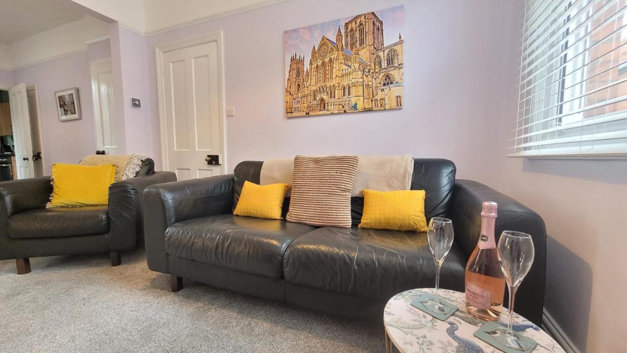 Hartoft St - 2 Bed Near River York Dış mekan fotoğraf